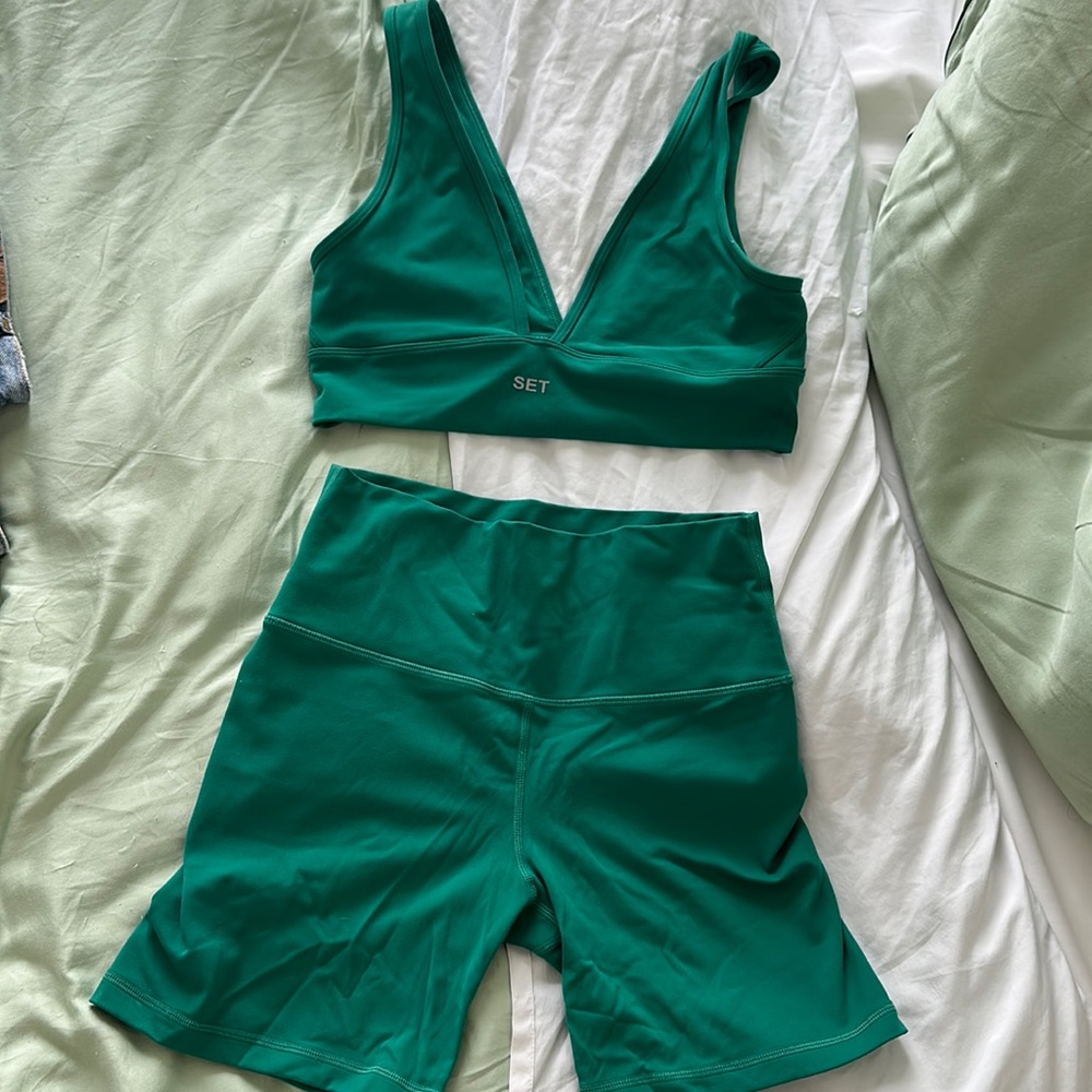 SET ACTIVE bra + shorts from 1st Sportbody drop